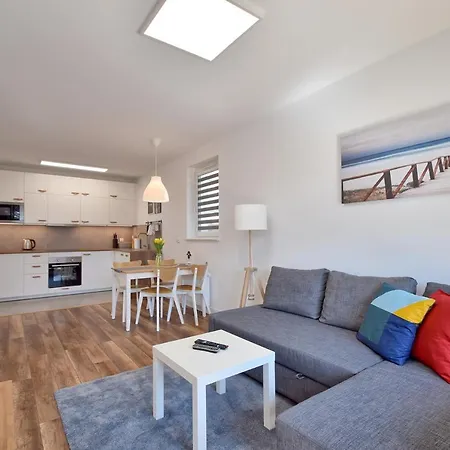 Bursztyn 1 Z Ogrodkiem I Garazem Apartment Kolobrzeg Exterior photo