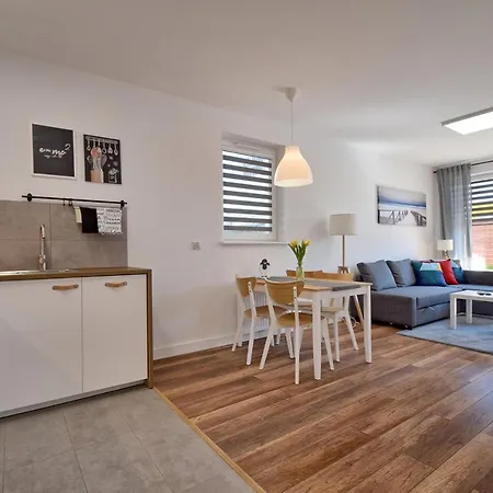 Bursztyn 1 Z Ogrodkiem I Garazem Apartment Kolobrzeg Exterior photo