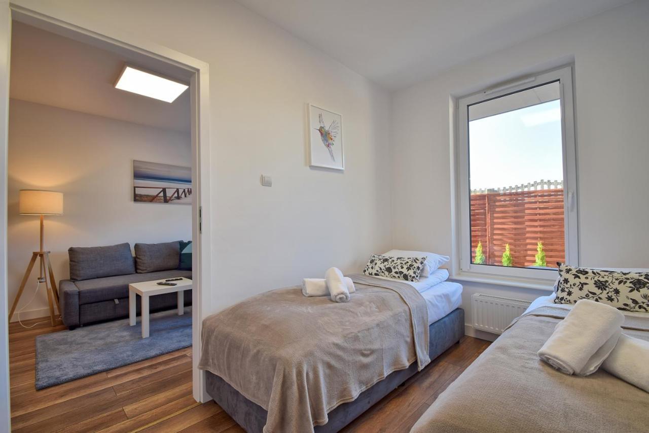 Apartment Bursztyn 1 Z Ogrodkiem I Garazem